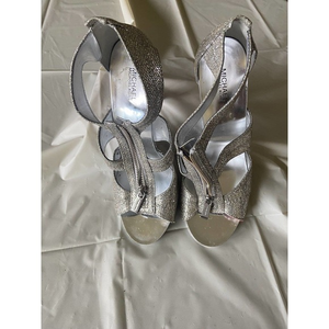 MICHAEL KORS Berkley Glitter Silver Metallic‎ Heels T-Strap Zip - Size 8.5